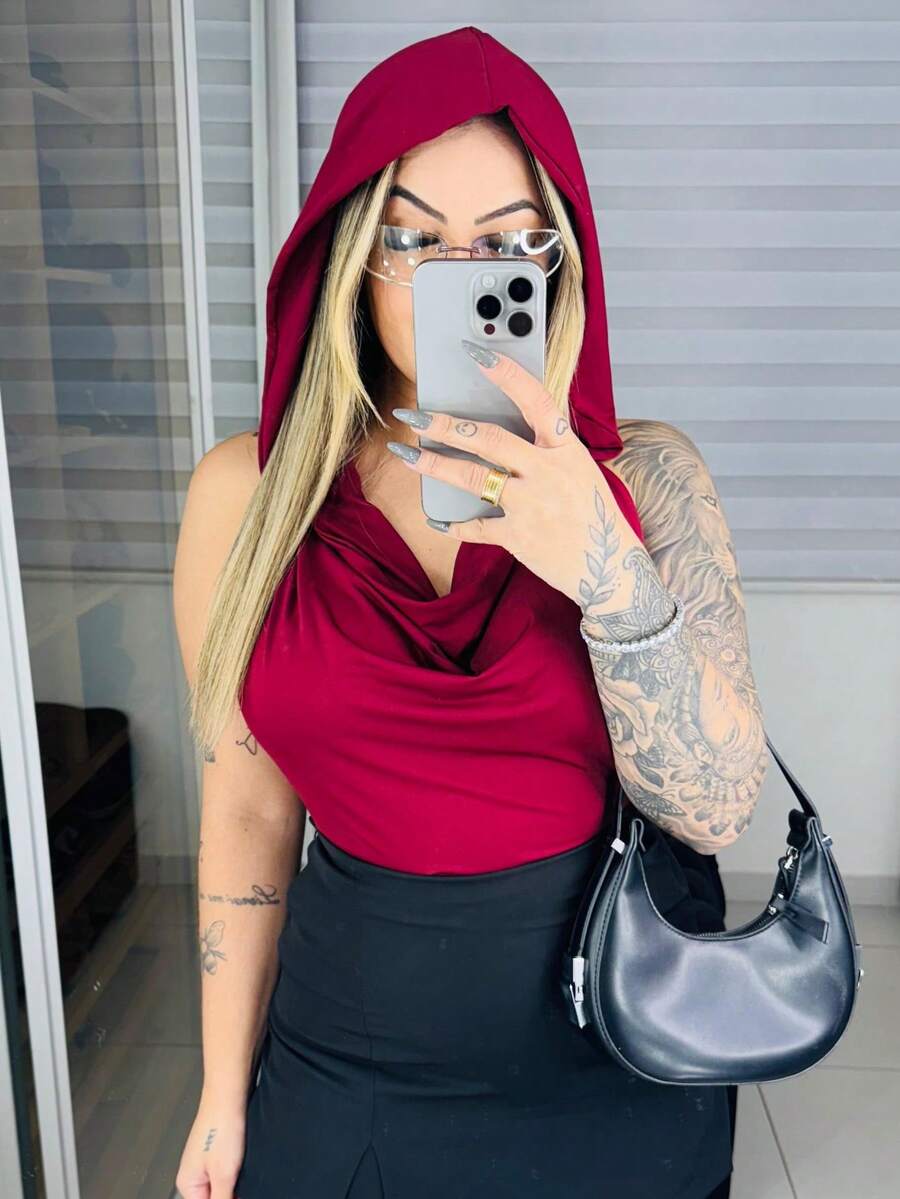 Cropped With Hood, Cropped With Hood, Top With Hood, Top With Hood, Cropped With Scoop, Urban Style, Modern Sleeveless Cropped, Stylish Cropped, Women's Cropped, Rave Cropped, Tumblr Cropped, Pinterest Cropped, Differentiated Cropped, Fitted Cropped That Enhances The Bust, Cropped With Dropped Collar, Cropped With Draped Collar, Basic Cropped With A Fashion Touch, Cropped For Night Looks, Sexy Cropped, Elegant Cropped, Cropped For Going Out, Cropped For Bars, Cropped For Dates, Cropped For A Date, Cropped For A Date, Versatile Cropped, Cropped To Combine With Skirts, Cropped To Wear With Jeans, Cropped That Goes With Everything, Comfortable Cropped, Cropped In Lightweight Fabric, Cropped In Youth Fashion, Cropped For Mid-Season, Cropped For All Occasions, Cropped That Enhances The Bust, Cropped With A Stylish Hood, Cropped For Street Looks, Bold Women's Cropped, Easy To Combine Cropped, Cropped To Put Together A Fashionista Look, Cropped To Wear With A Jacket, Cropped For A Look With B - 酒紅色 - 查看 1