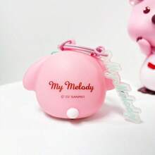 Miniso Ornamento colgante con luz de bendición Daruma de Sanrio My Melody oficial de MINISO. Forma de Daruma con caras adorables. Toca suavemente para iluminar una luz cálida y suave. Artesanía exquisita con detalles completos. Se puede usar como colgante de bolso o llave para agregar buena suerte y una atmósfera linda (1 pieza)