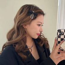 1pc Unique Bow Skull Claw Hair Clip Headpiece, Retro Duck Clip Hairpin For Halloween