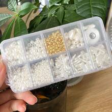 Caja de 800 piezas de cuentas blancas mixtas de ABS con formas variadas y hilos elásticos con acabado pulido para una elegante artesanía de joyas y decoraciones, hacer artículos de joyería hechos a mano y crear cadenas para teléfonos.