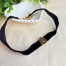Colar Choker de Veludo com Pingente de Gota Dourado Envelhecido