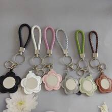 Porte-clés miroir de poche en forme de fleur, miroir de maquillage portable rouge à lèvres, pendentif de sac mignon en PU créatif