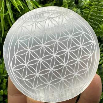 1 pieza Plato tallado de Flor de la Vida en selenita, plato de selenita de yeso, piezas de selenita, adecuado para la decoración del hogar y la sala de estar, piedra acompañante para ejercicios de yoga, y la mejor opción como regalo de cristal