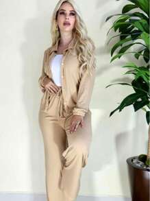 ✨ ¡CONJUNTO ELEGANTE Y CÓMODO DISPONIBLE ! ✨  ¿Buscas estilo sin complicarte? ‍♀️ Este conjunto de blusa manga larga con botón + pantalón a juego es la combinación perfecta entre elegancia y comodidad - Caqui - Ver 3