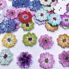 100 قطعة أزرار خشبية زهرية متعددة الألوان - أزرار زخرفية يدوية مصنوعة بفتحتين ، تصميم زهري جميل ، أزرار خياطة DIY للأزياء والأعمال اليدوية والتجميع والحياكة والملابس والإكسسوارات والمشاريع الإبداعية - أزرار خشبية طبيعية مناسبة للربيع والصيف والزفاف وديكور المنزل والهدايا - متعدد الألوان - مشاهدة 5