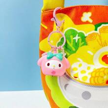 Miniso Ornamento colgante con luz de bendición Daruma de Sanrio My Melody oficial de MINISO. Forma de Daruma con caras adorables. Toca suavemente para iluminar una luz cálida y suave. Artesanía exquisita con detalles completos. Se puede usar como colgante de bolso o llave para agregar buena suerte y una atmósfera linda (1 pieza)