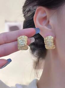 European And American Pleated C-Shaped Earrings For Women, New Style, Niche Design, High-End Temperament Earrings - 金色 - 查看 5