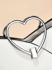 简约白色爱心装饰手提包，大容量多层单肩包，适合女孩、女士、大学生、年轻职业人士和上班族，非常适合工作、商务、通勤、上学等场合。 - 白色 - 查看 9