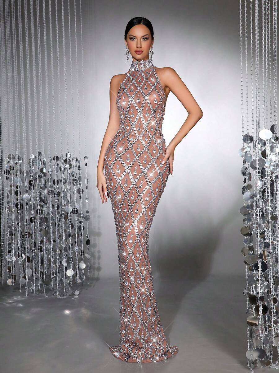 Nuevo vestido de gala de lujo para mujer con aplicaciones de lentejuelas y diamantes, de malla transparente, de corte largo, cuello alto, sin mangas, ajustado, con espalda descubierta y cola, ideal para dama de honor en bodas, fiestas y banquetes - Plateado - Ver 1
