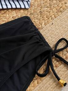 Bộ bikini cạp cao gợi cảm mới dành cho nữ, dây chéo trang trí, mặt dây chuyền kim loại, dây rút điều chỉnh, che phủ vòng bụng tôn dáng, thích hợp cho kỳ nghỉ hè trên bãi biển. - Đen và trắng - Xem 10