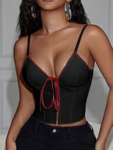 Áo tank top crop hai dây cổ chữ V phối satin tương phản thắt nơ phía trước của Yuwenier Y2K với chi tiết đinh tán và lỗ xỏ dây. - màu đen - Xem 4