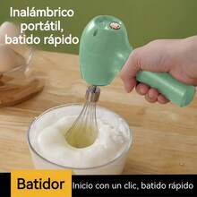 Batidora de mano eléctrica portátil con diseño vertical ergonómico y moderno, motor de alta potencia ideal para batir, mezclar y espumar, incluye dos cabezales intercambiables para diferentes funciones de cocina, carga USB rápida y eficiente que permite autonomía sin cables, soporte incorporado para almacenamiento seguro y fácil acceso, botón de encendido y apagado con solo un clic para mayor comodidad y practicidad, cabezal desmontable que facilita su limpieza, tamaño compacto perfecto para cocinas modernas y espacios reducidos, disponible en colores elegantes verde y blanco que combinan con cualquier decoración, ideal para preparar postres, batir claras, crema, huevos, mezclar salsas y más, apto tanto para uso doméstico como profesional, diseño liviano para manipulación sencilla, materiales resistentes y duraderos que garantizan una larga vida útil del producto, perfecto para quienes buscan eficiencia, practicidad y estilo en sus herramientas de cocina. - Verde Oliva - Ver 2