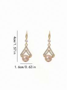 A Champagne Pearl Earring With A Minimalist And Niche Design, A New High-End Earring