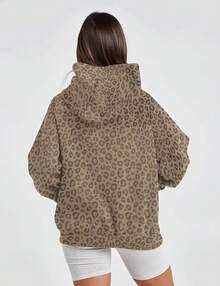Ythomm Womens Cheetah Print Hoodie Oversized  Graphic Fleece Hooded Sweatshirts Long Sleeve Pullover Tops With Pocket