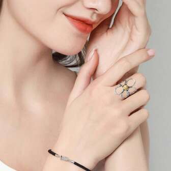 1pc Vintage Daisy Flower Adjustable Open Ring For Women, Hypoallergenic Floral Ring, Fashionable Silver Flower Statement Ring