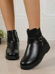 بوت كاحل شتوية للنساء، بطانة دافئة، قاعدة مانعة للانزلاق، سحاب جانبي، رأس مستدير، كعب مسطح، خارج اصطناعي أسود، بوت قصيرة مناسبة للمتوسطي العمر والمسنين في فصل الشتاء