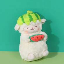 MINISO 可愛「吃瓜」羊系列站立羊雕像，柔軟絨毛材質，親膚，細節精緻，設計可愛，適合收藏與舒壓 (1件) - 綠色 - 查看 4