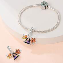 一套镀银丰收季吊坠套装，包括2件秋季向日葵吊坠、秋季花束吊坠、秋日印象吊坠、丰收季吊坠、丰收季南瓜珠、农场南瓜堆珠、快乐南瓜车吊坠、小刺猬南瓜吊坠，以及3件感恩节吊坠套装，适合DIY制作手链和项链，也可作为情侣珠宝礼物。 - 彩色 - 查看 4