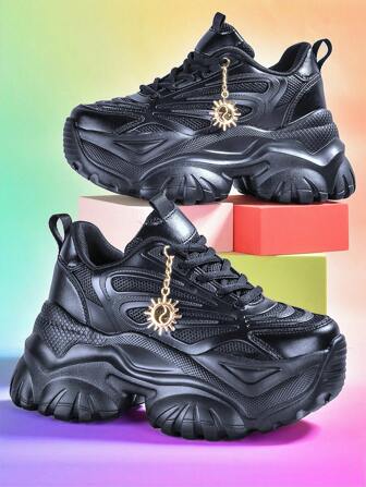 Dammode Fritidssportskor med solrosmetalldekorationstillbehör, utomhus Four Seasons Plattform Tjock sula Högklackat Vita sneakers, Lättvikts mjuka stötdämpande löparskor, sommarandande Snabbtorkande Mesh-tygsandaler, Rund tå snörning Daglig Casual College Student Tonåring Arbetskontor Halkfritt slitage He-Res-Res