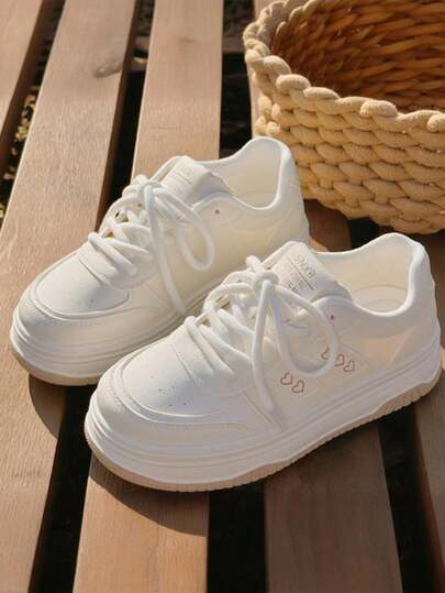 Nuevos tenis blancos para mujer, zapatillas de deporte de la PU, Tenis Plataforma Dama, Zapatillas de deporte para mujer - En el lateral del zapato hay un patrón en forma de corazón, Color sólido, impermeables, estilo atlético universitario, suela blanda, zapatillas para correr con aumento de altura