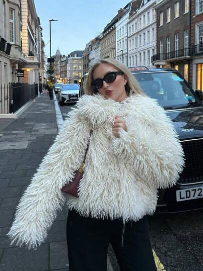 Autumn And Winter New Artificial Fox Fur Lining Thickened Fashionable Artificial Fur Fluffy Women's Jacket Elegant Solid Color Lapel Long Sleeved Jacket Casual Loose Women's Winter Oversized Women's Fashionable Street Wear Jakcets