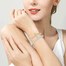 Vòng tay nữ tối giản cá nhân hóa đính đá Cubic Zirconia tổng hợp, vòng tay thời trang bền chắc cao cấp nhẹ sang trọng, phụ kiện trang sức đa năng, chất liệu đồng. - Vàng - Xem 3