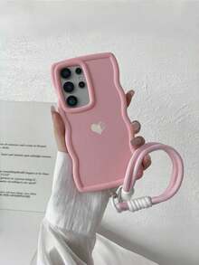1 件粉色马卡龙波浪边手机壳，带铝箔心形吊饰和配套肩带，可爱少女柔软 TPU 保护套，适用于 17/17 Air/17 Pro/17 Pro Max/16/15/14/13/12/11 Pro Max、Galaxy S23 Ultra，美学配件礼物 - 粉色 - 查看 3