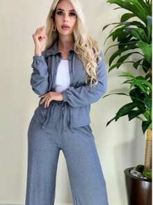 ✨ ¡CONJUNTO ELEGANTE Y CÓMODO DISPONIBLE ! ✨  ¿Buscas estilo sin complicarte? ‍♀️ Este conjunto de blusa manga larga con botón + pantalón a juego es la combinación perfecta entre elegancia y comodidad - Gris - Ver 3