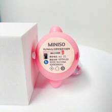 Miniso Ornamento colgante con luz de bendición Daruma de Sanrio My Melody oficial de MINISO. Forma de Daruma con caras adorables. Toca suavemente para iluminar una luz cálida y suave. Artesanía exquisita con detalles completos. Se puede usar como colgante de bolso o llave para agregar buena suerte y una atmósfera linda (1 pieza)