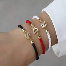 1 Stück modischer, kreativer Armreif mit Kupfereinlage und Zirkonia Initialen zum Selbstgestalten, modisch und exquisit, individuell verstellbar, 26 A-Z englische Nachnamen-Initialen Schmuck, Geschenkschmuck für Feiertage, geeignet für den täglichen Gebrauch von Mädchen