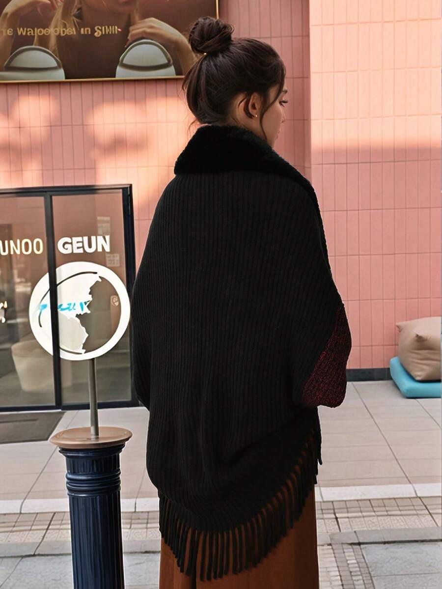 1件女款人造毛領披肩式和服外套，新款時尚保暖女用開襟披肩，高級針織披肩，波希米亞風柔軟披肩，雙色流蘇設計百搭外套，適合日常穿著