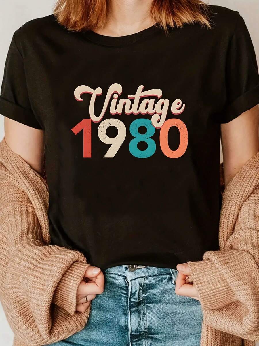 80s/90s Music Tape Graphic Tee "Made Me" Graphic T-Shirt - Short Sleeve Crew Neck Casual Top For Women, Vibrant Letter Print With Colorful Design, "TAKE ME BACK To THE 90'S" Print, Machine Washable, Summer Outfit | Playful Design | Relaxed Fit Top, Rock And Roll T Shirts - 黑色 - 查看 1