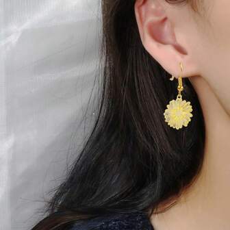 1pc Bohemian Sunflower Pendant Earrings, Sunflower Shaped Earrings With Golden Flower Decor, Vintage Floral Jewelry For Daily Wear
