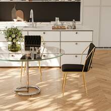 Un set di 2 sedie da pranzo di lusso in velluto, design ergonomico con gambe in metallo, design d'interni di alta qualità, design moderno placcato in oro, stabili e durevoli, soggiorno e camera da letto