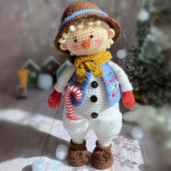 1 Set Christmas Snowman DIY Crochet Kit, Creative Snowman With Brown Hat And Yellow Scarf Crochet Set, With Step-By-Step Video Tutorial, DIY Knitting Material Pack, Cute And Fun Home Decor Item For Spring/Summer, Suitable As Backpack Pendant, Indoor Decoration, Mother's Day Gift, Valentine's Day Gift, Christmas Gift, Birthday Gift, Wedding Decoration!