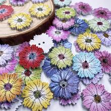 100 قطعة أزرار خشبية زهرية متعددة الألوان - أزرار زخرفية يدوية مصنوعة بفتحتين ، تصميم زهري جميل ، أزرار خياطة DIY للأزياء والأعمال اليدوية والتجميع والحياكة والملابس والإكسسوارات والمشاريع الإبداعية - أزرار خشبية طبيعية مناسبة للربيع والصيف والزفاف وديكور المنزل والهدايا - متعدد الألوان - مشاهدة 3