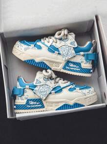 男士新款夏季透气休闲运动鞋，厚实防滑鞋底，原创艺术设计和涂鸦风格，适合搭配运动牛仔裤。