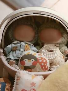 Caja de almacenamiento de muñeca de peluche con figura, cuna portátil con tapa abatible para exhibición - Multicolor - Ver 3