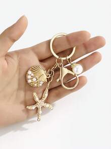 1 Stück modischer Schlüsselanhänger aus Legierung mit Perle und Seestern, süße Nachahmung von Muschel, Seestern und Konchen, Schlüsselanhänger Anhänger, Damen Tasche/Geldbörse Deko Anhänger, Brautjungfer Geschenk, Sommer Strand Accessoire, Anhänger Dekoration, eleganter Schlüsselanhänger mit Seestern und Muschel, geeignet für Frauen, ideal für Strandurlaub, täglichen Gebrauch, beliebt bei modebewussten jungen Leuten, ideales Geschenk für Mütter