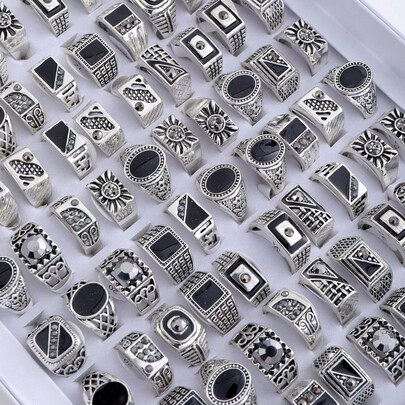 Acest set de inele bărbătești din aliaj vintage vine într-un pachet de 10 piese. Caracteristica sa este combinația mixtă de mai multe inele, ceea ce îl face un cadou de bijuterie la modă pentru purtarea zilnică la petreceri și nunți. Livrare aleatorie.