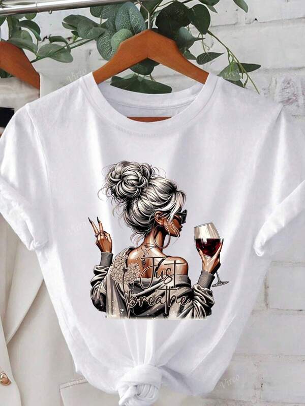 Camiseta casual de talla grande primavera y verano 2025, camiseta de mujer de manga corta con cuello redondo y eslogan motivacional "Just Breathe", camiseta divertida para amantes del vino, de ajuste relajado, adecuada para primavera, verano, otoño, uso casual al aire libre