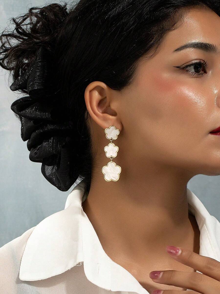 1 对时尚百搭女士三叶草花形吊坠耳环 - 白色 - 查看 1