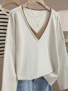 Suéter plus size de malha com decote em V e manga comprida em cores contrastantes, casual