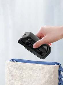 Bộ 3 giá đỡ điện thoại du lịch cầm tay, có thể gập lại, điều chỉnh và xoay được, thích hợp để chụp ảnh tự sướng trên máy bay, tàu hỏa, hành lý, tủ - Chất liệu nhựa, thiết kế nhỏ gọn, phù hợp cho điện thoại, du lịch, nhà cửa, văn phòng. - Nhiều màu - Xem 11