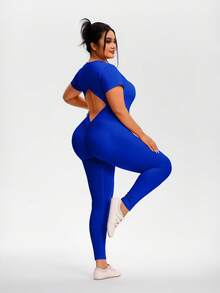 TCVC Mono sin espalda de manga corta con diseño de moda para mujer talla grande, mono ajustado y transpirable sin espalda, cintura estrecha de alta elasticidad que estiliza la figura, de tela de punto amigable con la piel y transpirable que absorbe la humedad, estilo callejero europeo y americano, adecuado para caminar al aire libre, compras, viajes, oficina, versátil