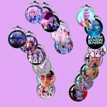 1个Kpop迷你照片钥匙扣，时尚玻璃材质，适用于最新专辑《Golden》、《Takedown》、《How It's Done》，可作挂件、收藏品、情人节礼物、小礼物、惊喜礼物、新款钥匙扣、音乐周边产品。 - 彩色 - 查看 3