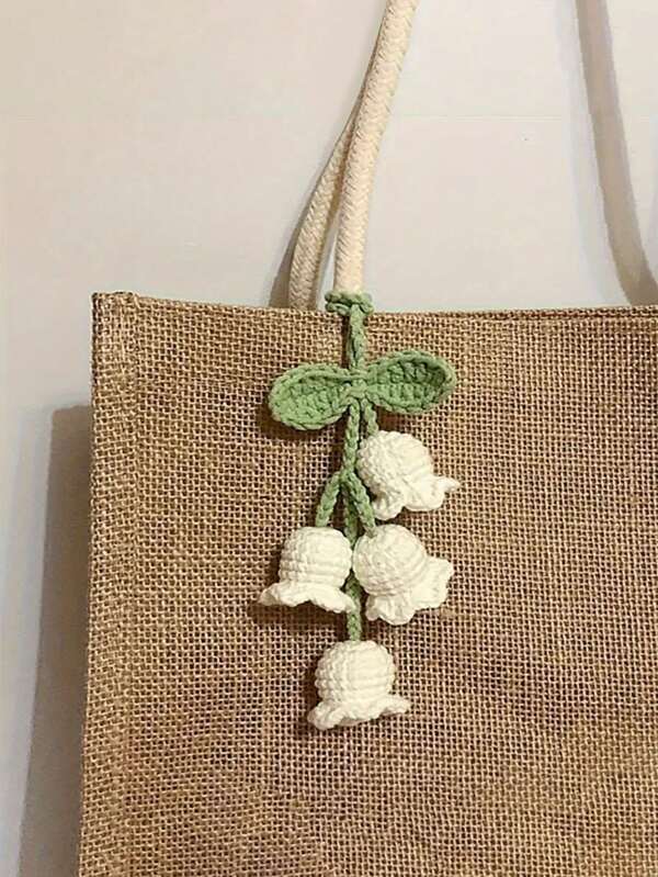 Colgante de flor de lirio de ganchillo hecho a mano - Encanto tejido de acrílico para decoración de automóvil DIY, regalo perfecto para mujeres, accesorios, interior