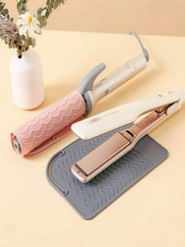1 Almohadilla resistente al calor para herramienta de rizado, adecuada para almohadillas de aislamiento de alisadores y herramientas de peinado, almohadilla antideslizante de protección para herramienta de corte de cabello, almohadilla para secador de pelo, resistente al calor, diseño plegable, adecuada para rizadores, secadores de pelo y accesorios, artículo esencial de cuidado del cabello para viajes | Caja de accesorios de moda | Estructura de silicona, accesorios de cuidado del cabello. Color y estilo aleatorios