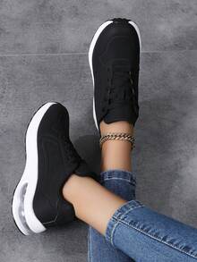 Scarpe da corsa bianche con suola morbida e platform, punta tonda, lacci, per donna, adatte per l'autunno/inverno. Scarpe da ginnastica casual sportive leggere, con ammortizzazione ad aria, comfort versatile.