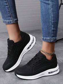 Scarpe da corsa bianche con suola morbida e platform, punta tonda, lacci, per donna, adatte per l'autunno/inverno. Scarpe da ginnastica casual sportive leggere, con ammortizzazione ad aria, comfort versatile.